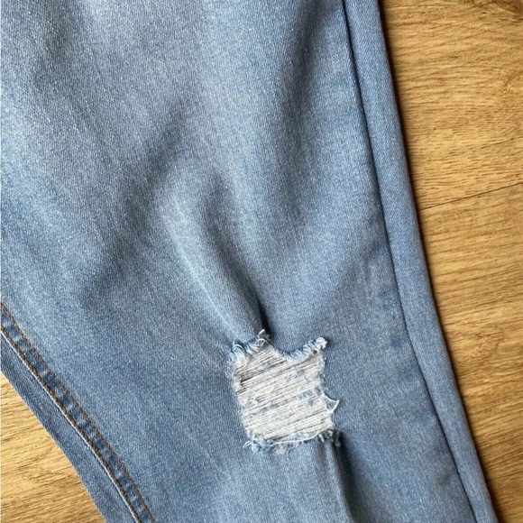 Another Influence Light Blue Jeans Size W36 R L32" Ripped Knees - Picture 2 of 7